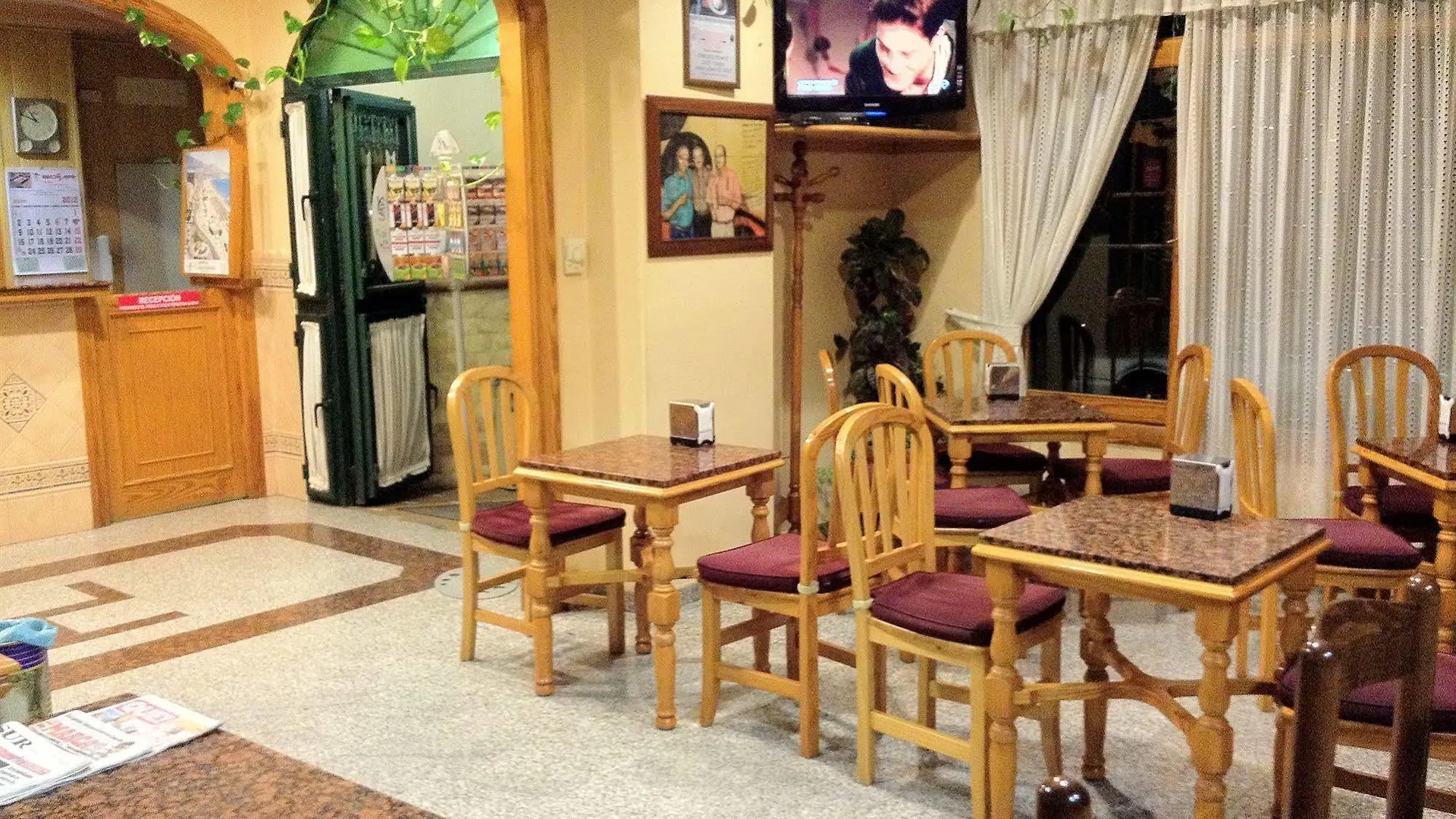 Hostal Los Corchos Fuengirola 2*,