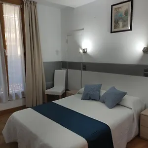 Guest house Alojadonosti Center 